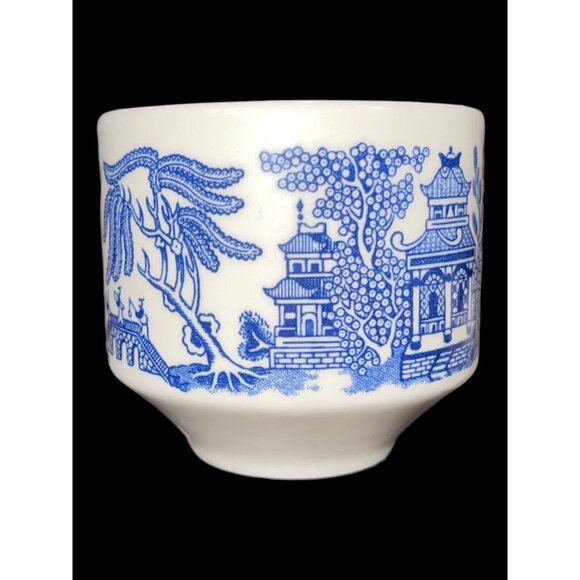 Vintage Blue Willow Churchill China Tea Cups & Saucers England Embossed Set of 4 - Picture 3 of 12